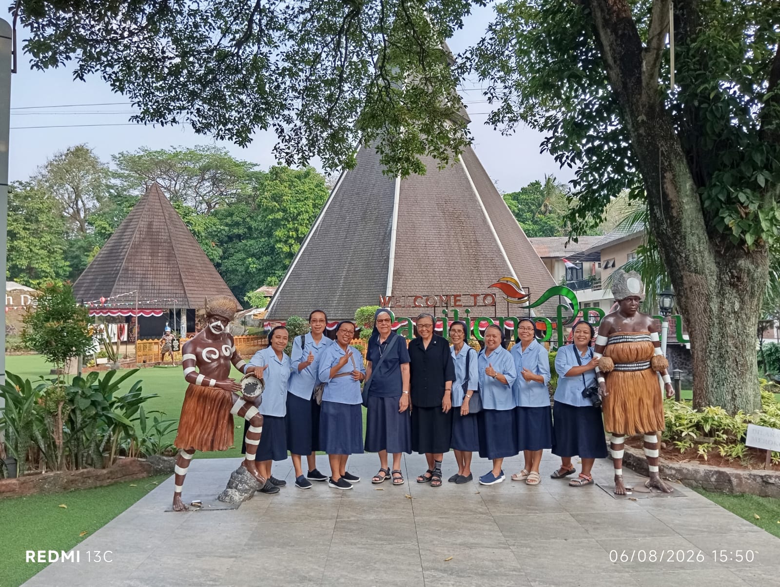 Visita de la Superiora General a Indonesia